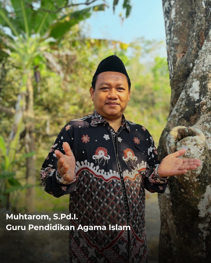 Muhtarom, S.Pd.I., Guru Pendidikan Agama Islam