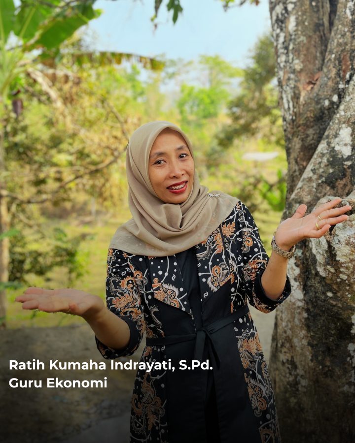 Ratih Kumaha Indrayati, S.Pd., Guru Ekonomi