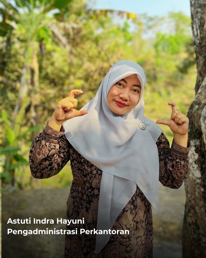 Astuti Indra Hayuni, Pengadministrasi Perkantoran