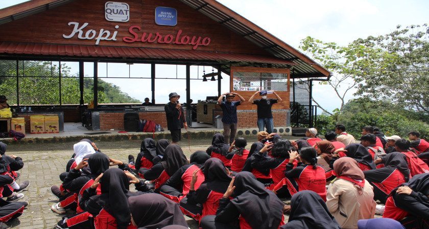 Hiking Ke Puncak Suroloyo