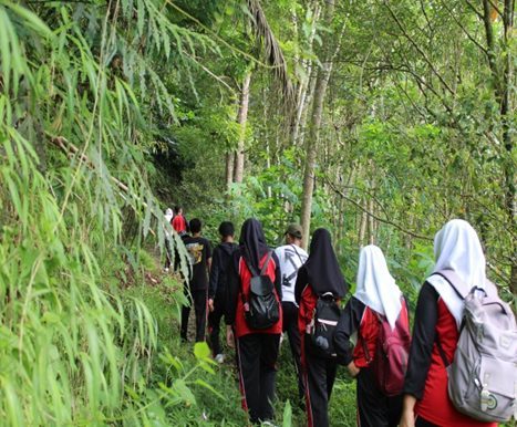 Hiking Ke Puncak Suroloyo