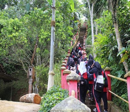 Hiking Ke Puncak Suroloyo