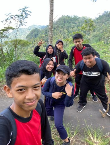 HIKING KE GUNUNG KENDIL