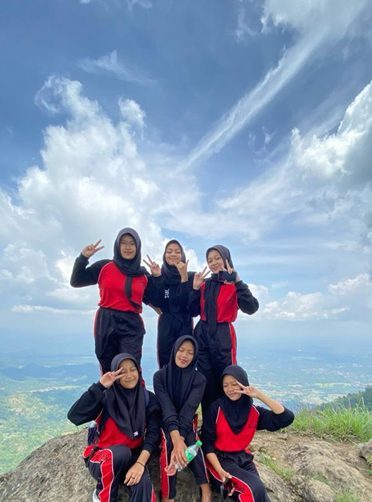 HIKING KE GUNUNG KENDIL