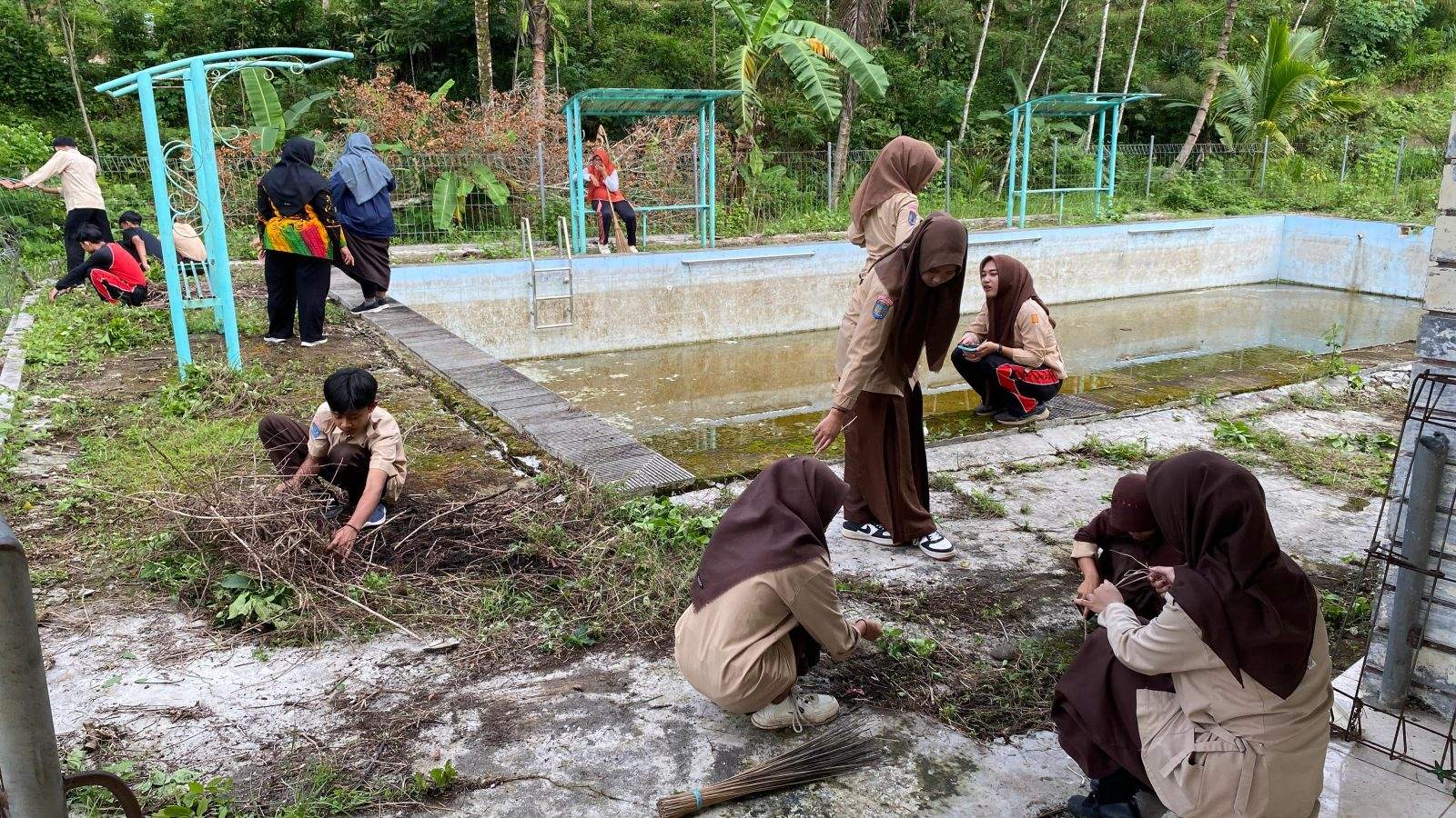 Jumat Bersih: Langkah Kecil Menuju Sekolah yang Nyaman